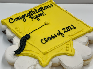 Graduation Cupcake Cake (30 Cupcakes)